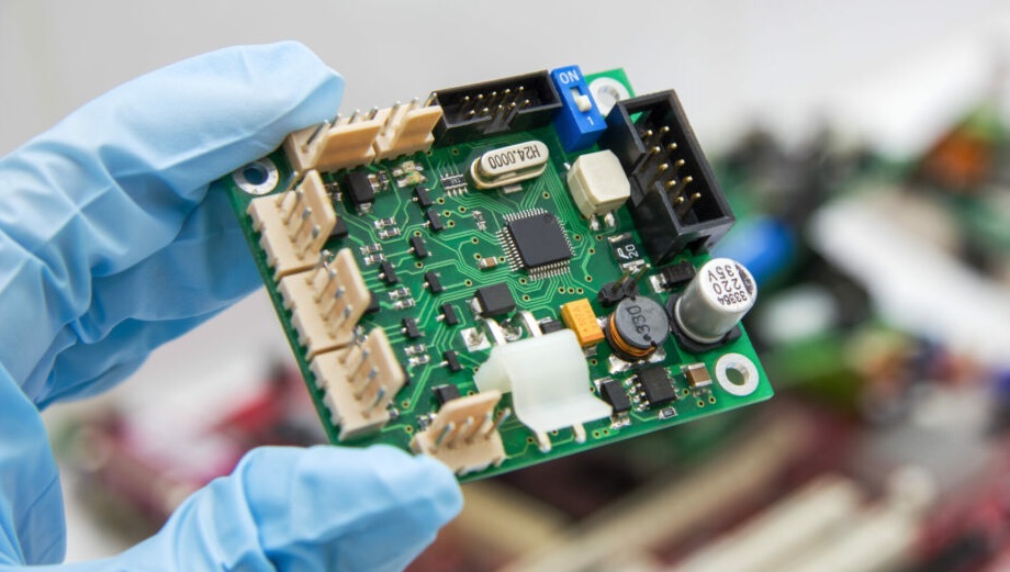 Automated Surface Mount PCB Assembly: Machines, Tools, and Techniques