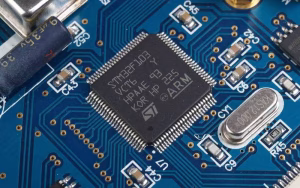 Comparison of semiconductor component selection for volume PCBA production